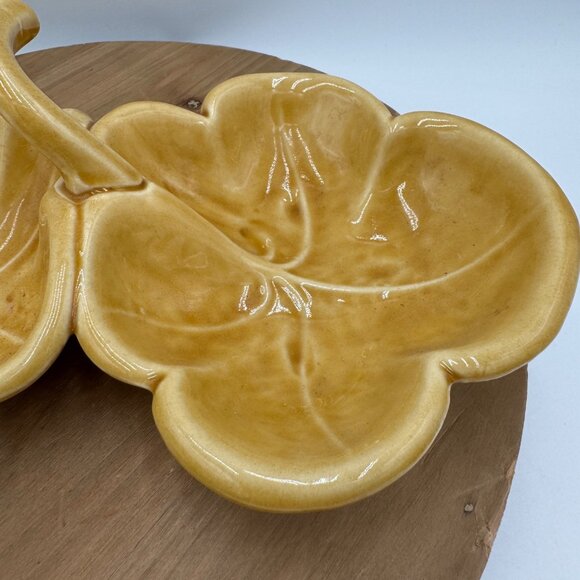 Vtg. MCM Belmar #852 California Pottery Gold Divided Leaf Nut/Candy Dish Yellow - Picture 2 of 9